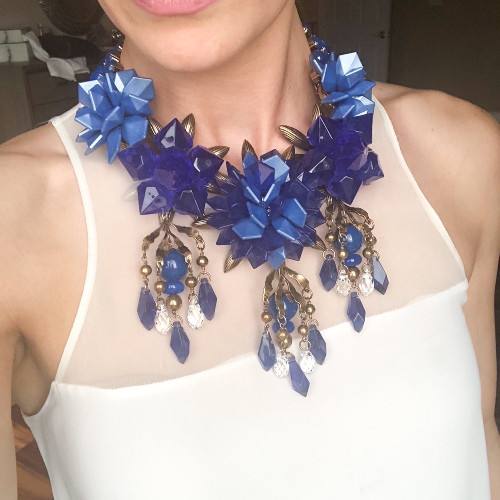Gucci Crystal Resin Strass Flower Motif Necklace - Picture 7 of 8